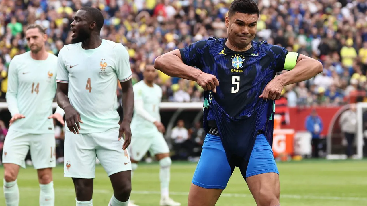 Bartolomé Márquez López, treinador espanhol do Nice, observa o jogo na Ligue 1 temporada 2025/2026