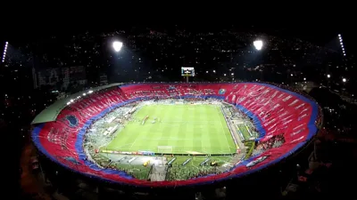 O Emirates aguarda há 22 anos e esta tarde pode mudar tudo