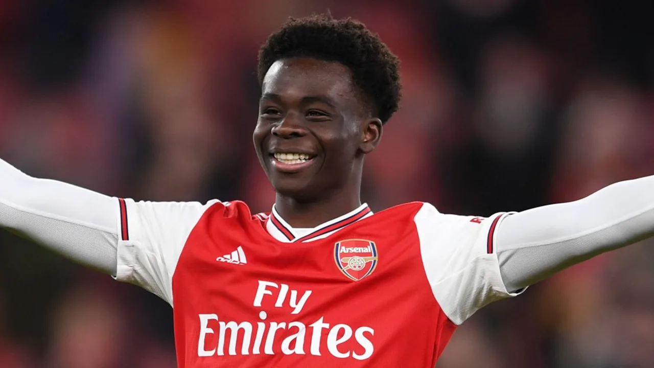 Kai Havertz cabeceia para marcar pelo Arsenal contra o Burnley no Emirates Stadium