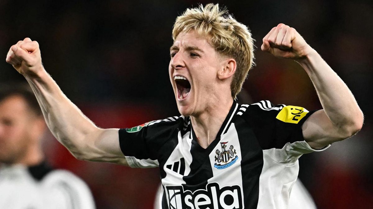 Se permanecer no clube atual Anthony Gordon e os três futuros que o N