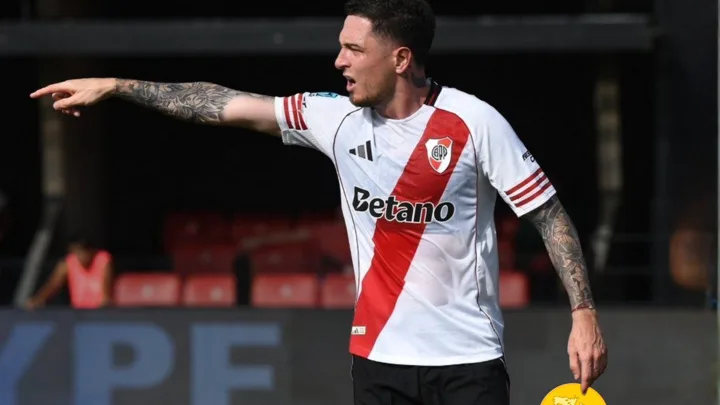Anibal Ismael Moreno, meia do River Plate, com a camisa 6 durante partida do Brasileirão Série A 2026