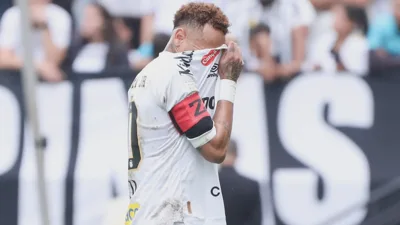 Ancelotti segurou Neymar e a torcida transformou isso em carnaval digital