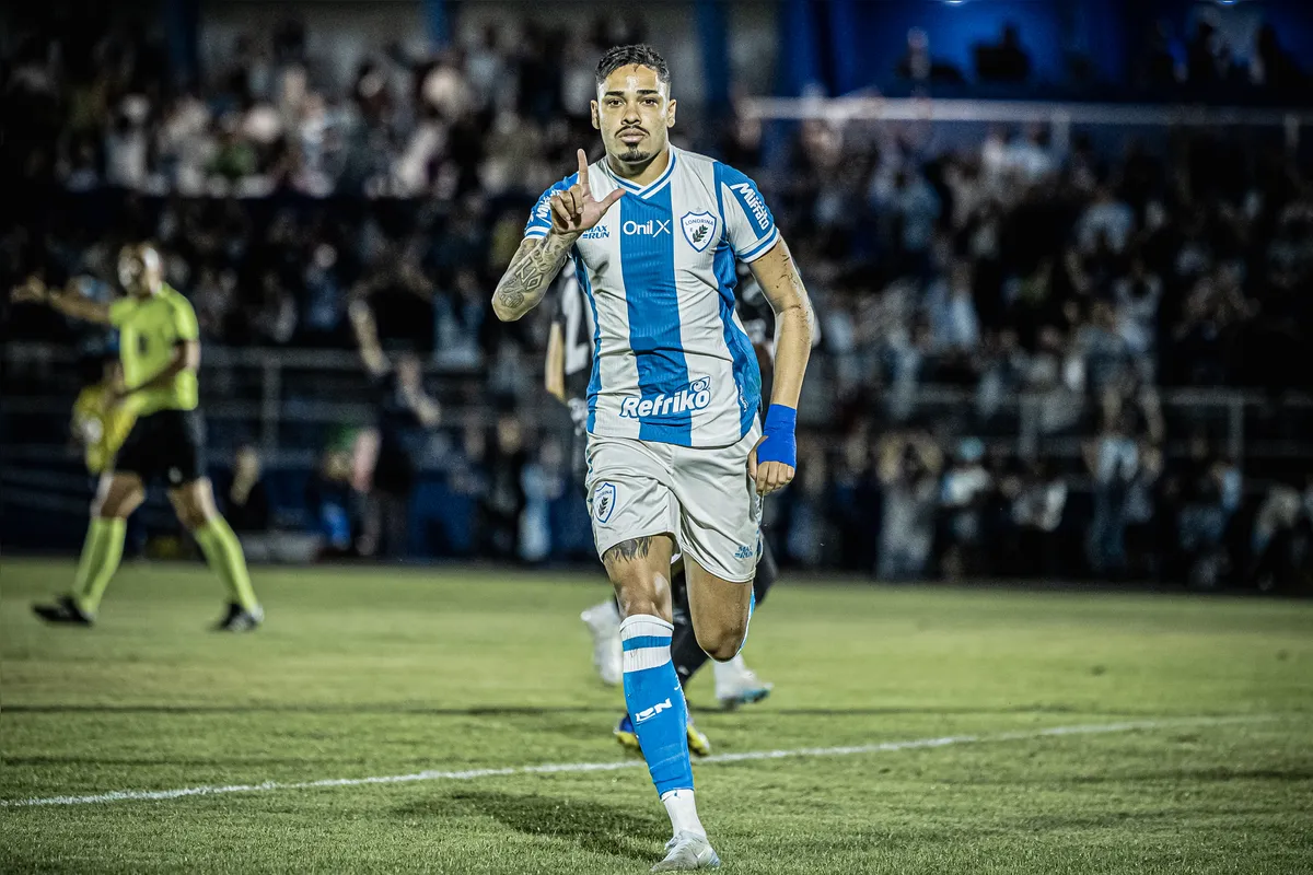 O herói da partida Londrina vence a Ponte Preta por 1 a 0 n