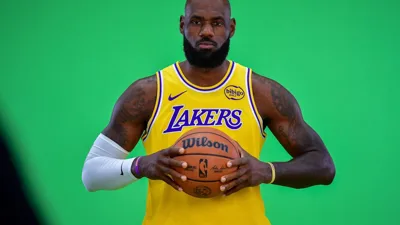 Todo mundo sabe que LeBron vai decidir em breve — a dúvida é o que ele decide