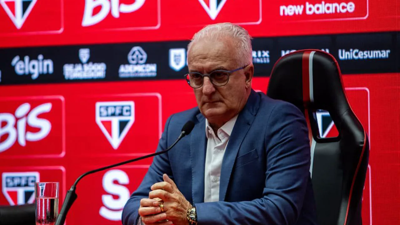 Dorival Júnior sendo apresentado no SuperCT do São Paulo em 18 de maio de 2026