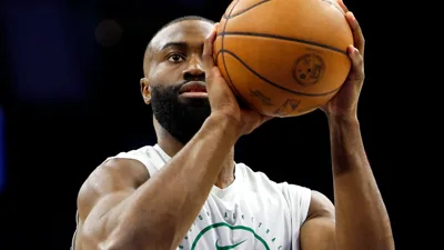 Jaylen Brown virou finalista de um prêmio que ele recusa há sete anos
