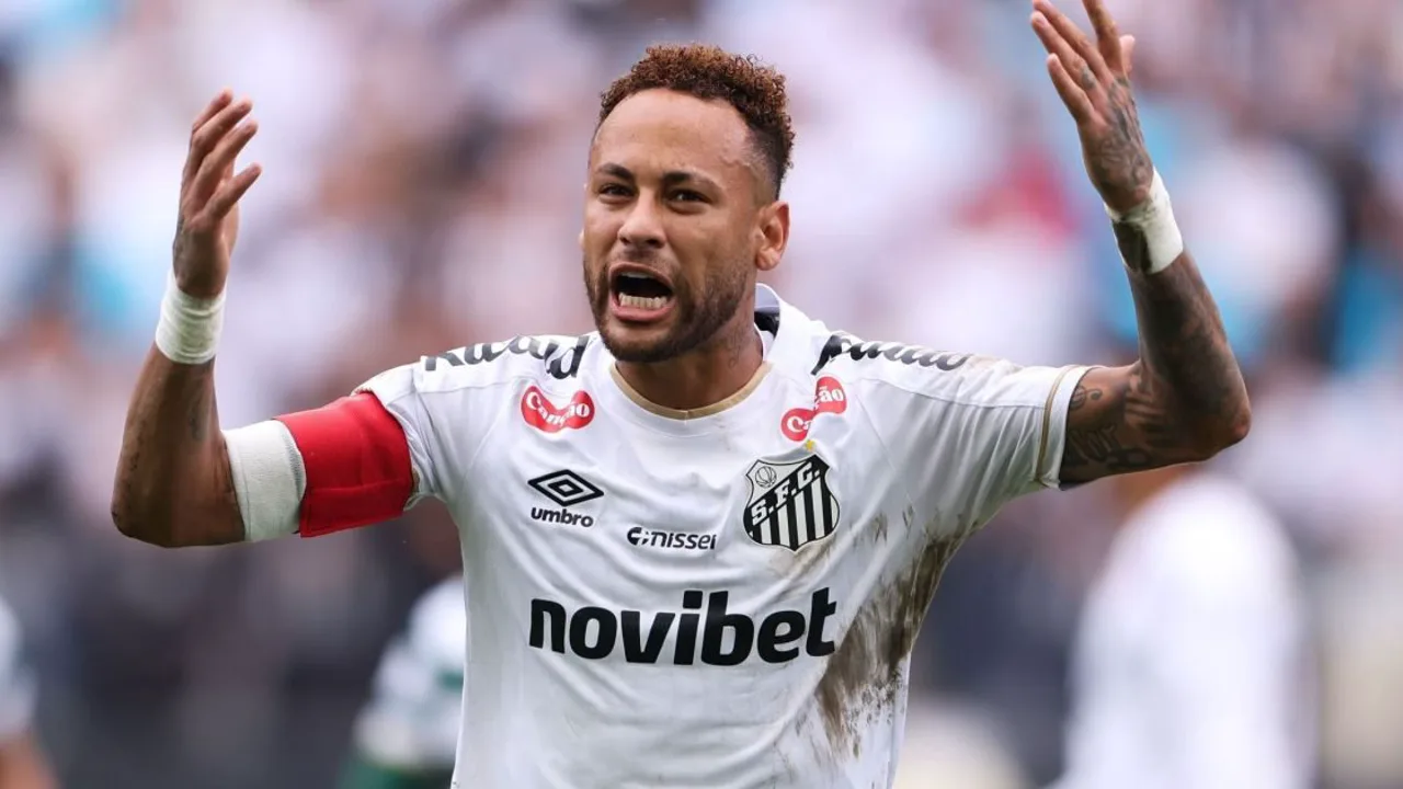 Neymar discute com árbitro na beira do campo durante Santos x Coritiba pelo Brasileirão