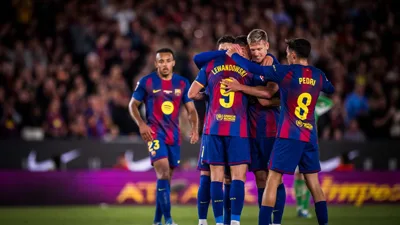 Flick veta Bastoni e o Barcelona precisa reinventar sua defesa ideal