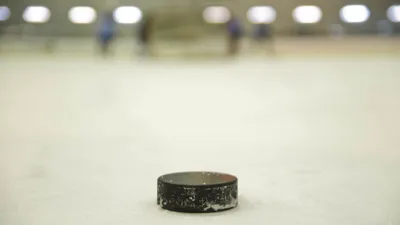 Por que o overtime 5x5 nos playoffs da NHL transforma cada jogo numa obra-prima