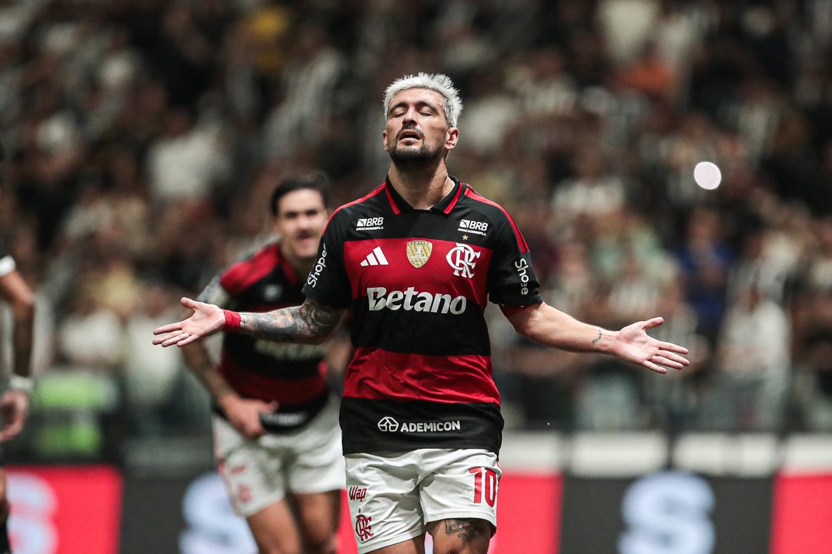 Os esquemas que se enfrentaram A avalanche que desceu sobre o Flamengo