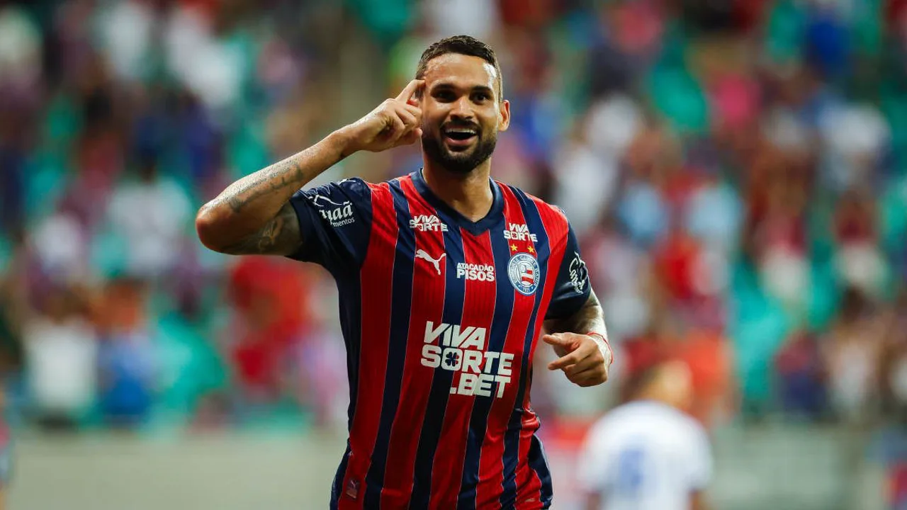 Willian José, centroavante do Bahia, disputa bola durante partida do Brasileirão Série A 2026