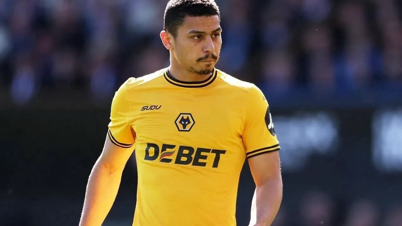 André, meia do Wolverhampton Wanderers, com a camisa 7 em partida da Premier League 2025/2026