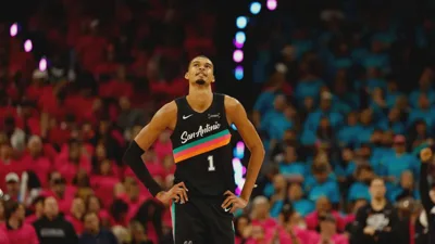 Wembanyama quebra recorde de 56 anos e os Spurs vencem o Thunder em dois OTs