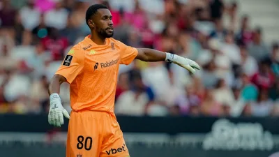 34 jogos e a camisa 80 que Estudiantes confia a um goleiro francês-senegalês