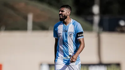 Wallace e os 38 anos que um zagueiro do Londrina ainda carrega com dignidade
