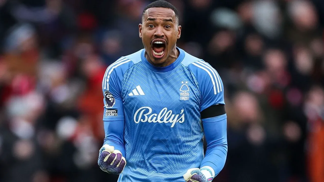 John, goleiro brasileiro do Nottingham Forest, defende o gol com a camisa 13 na Premier League 2025/2026