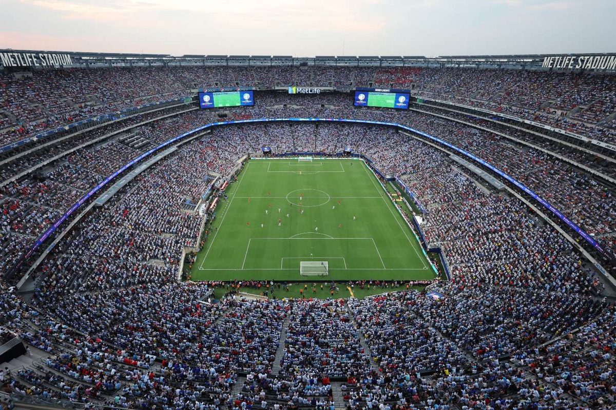 A conversão dos coliseus da NFL em arenas do futebol mundial Os gigantes da NFL