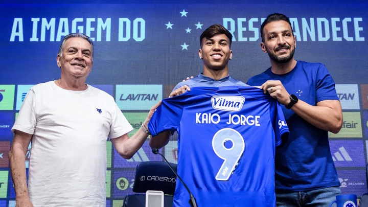 Kaio Jorge pelo Cruzeiro e Pedro Raul pelo Corinthians em lances do Brasileirão Série A 2026