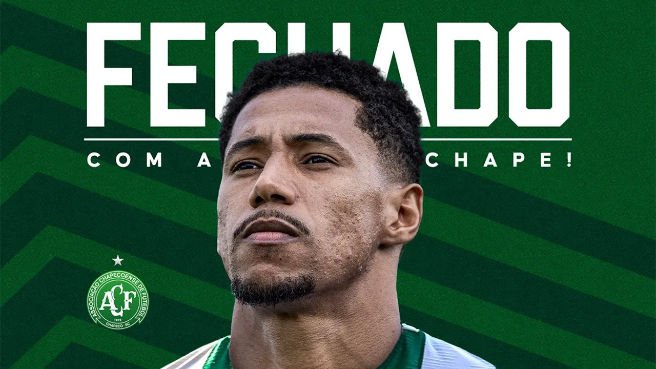 Maurício Garcez, atacante da Chapecoense, em ação durante partida do Brasileirão Série A 2026