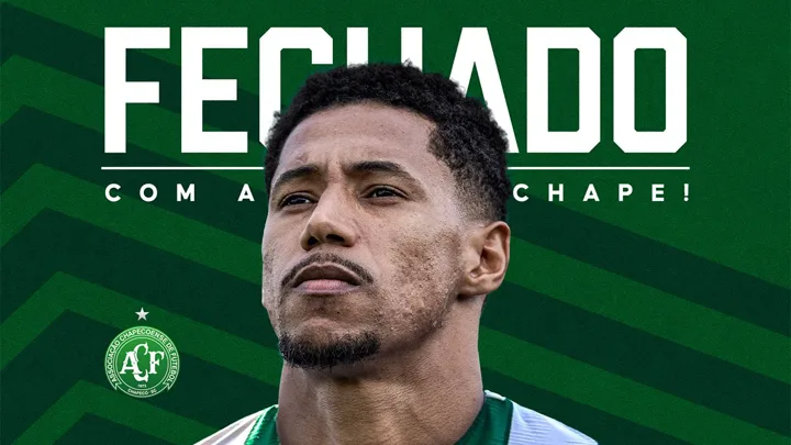 Maurício Garcez, atacante da Chapecoense, em ação durante partida do Brasileirão Série A 2026