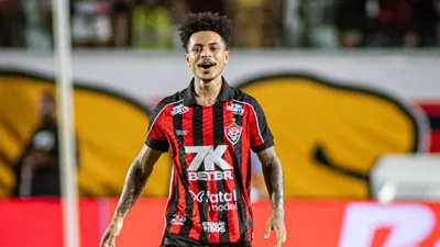 Matheuzinho e o camisa 10 que o Vitória apostou num meia de 165 cm