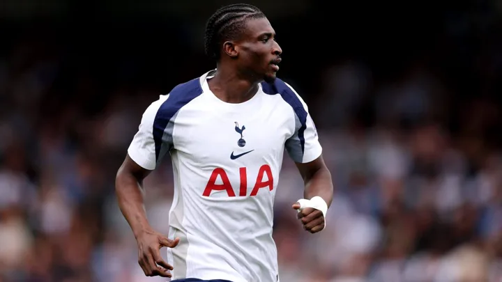 Mohammed Kudus com a camisa 20 do Tottenham em partida da Champions League 2025/2026