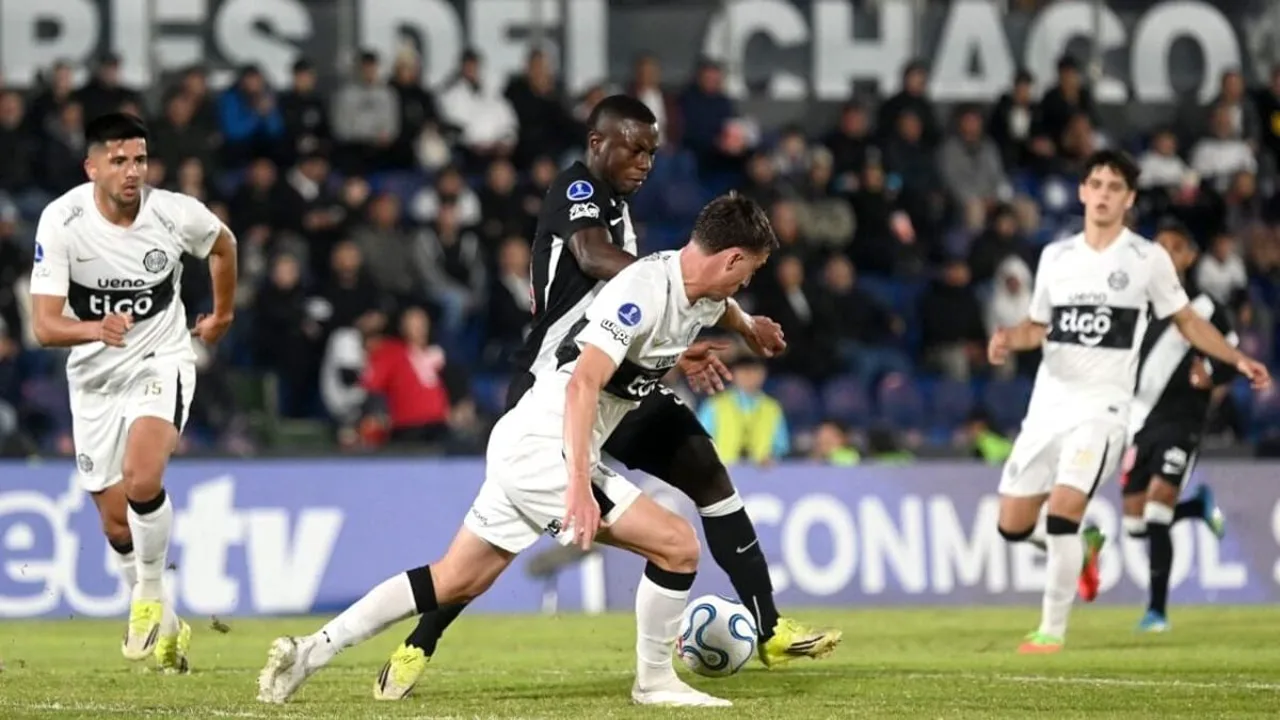 Jogadores do Vasco em campo no estádio Defensores del Chaco em Assunção durante a Copa Sul-Americana 2026