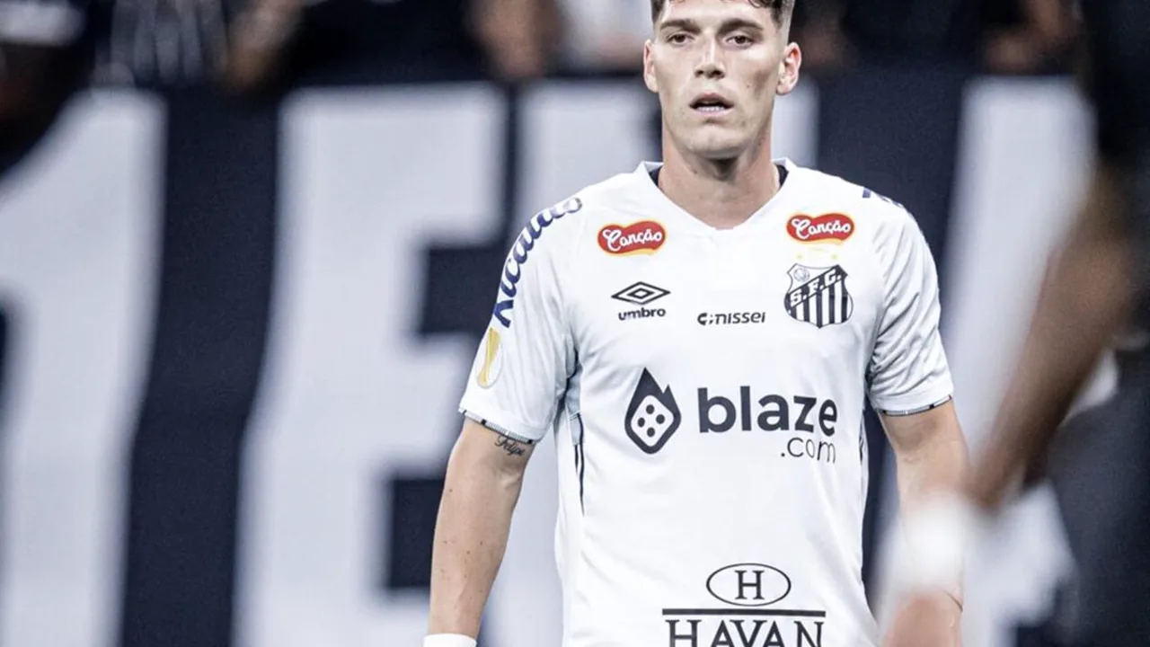 Gabigol comemora gol de empate pelo Santos contra o San Lorenzo no Nuevo Gasómetro, Buenos Aires