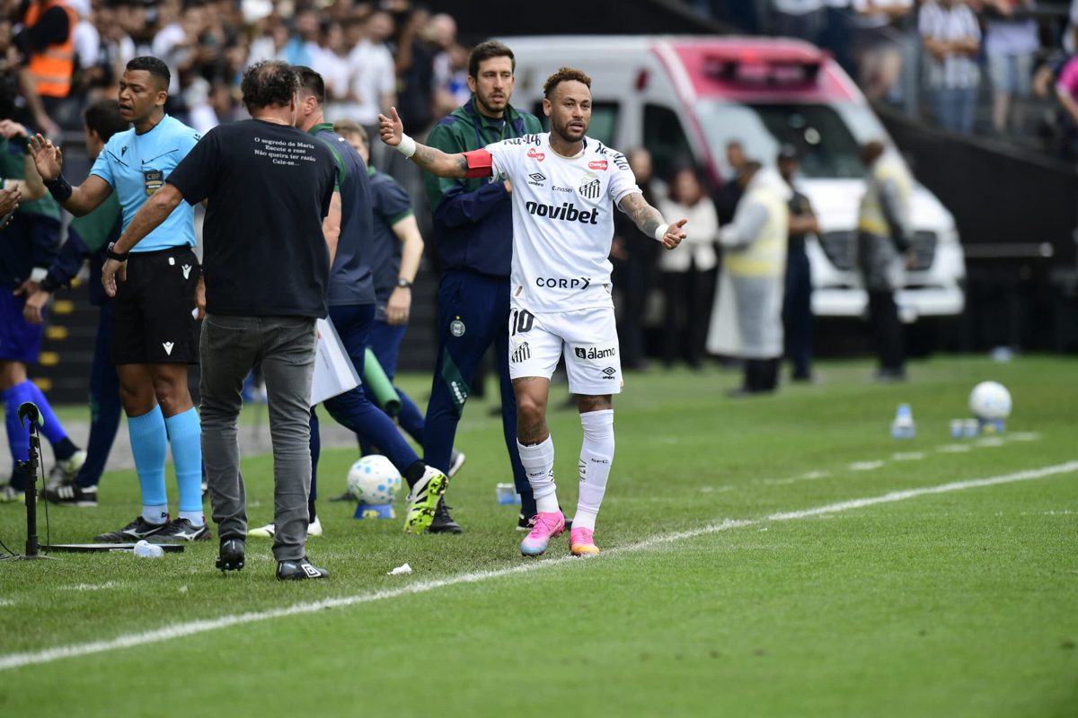 O que 31 meses de ausência representam na carreira de um camisa 10 Neymar chorou