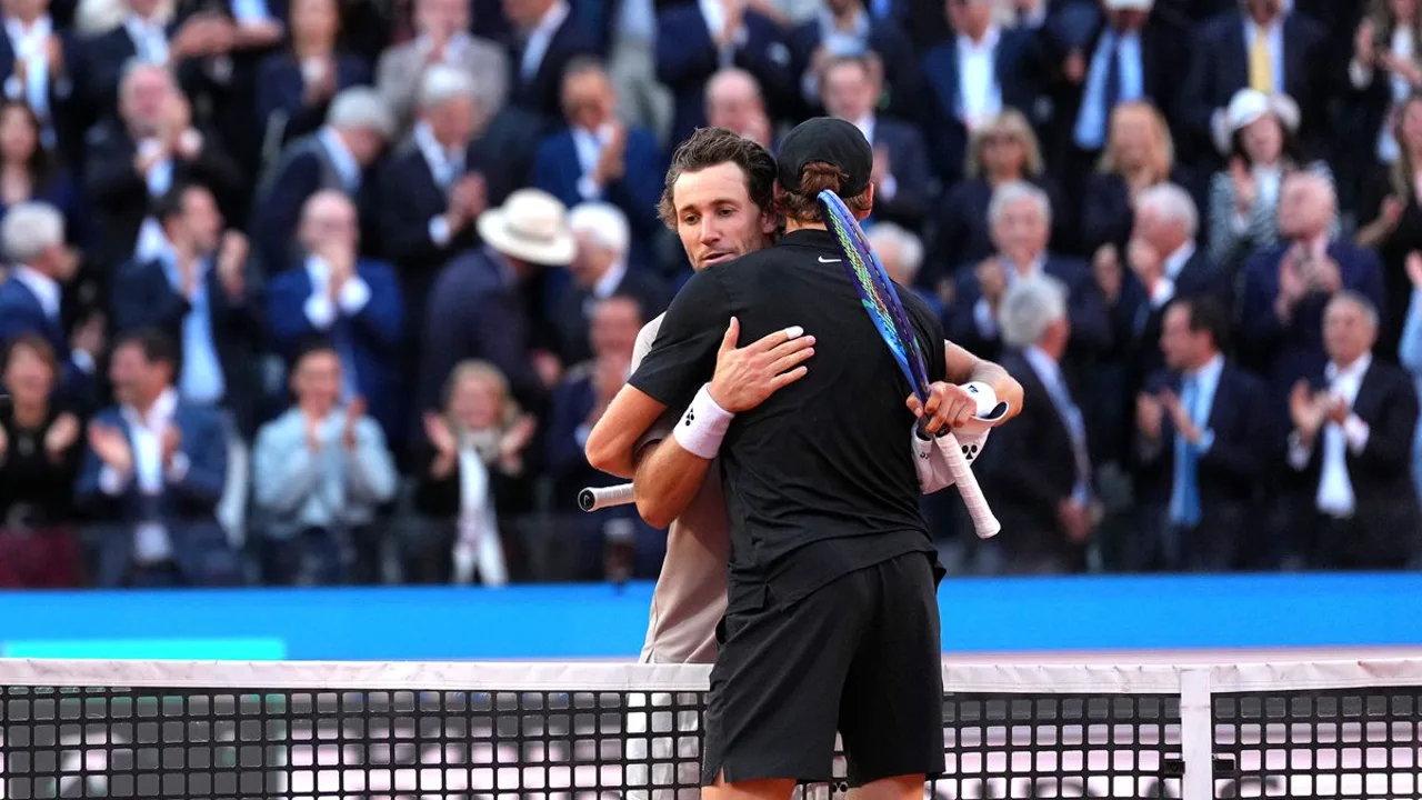 Tenistas em entrevista coletiva na quadra Philippe Chatrier de Roland Garros em Paris
