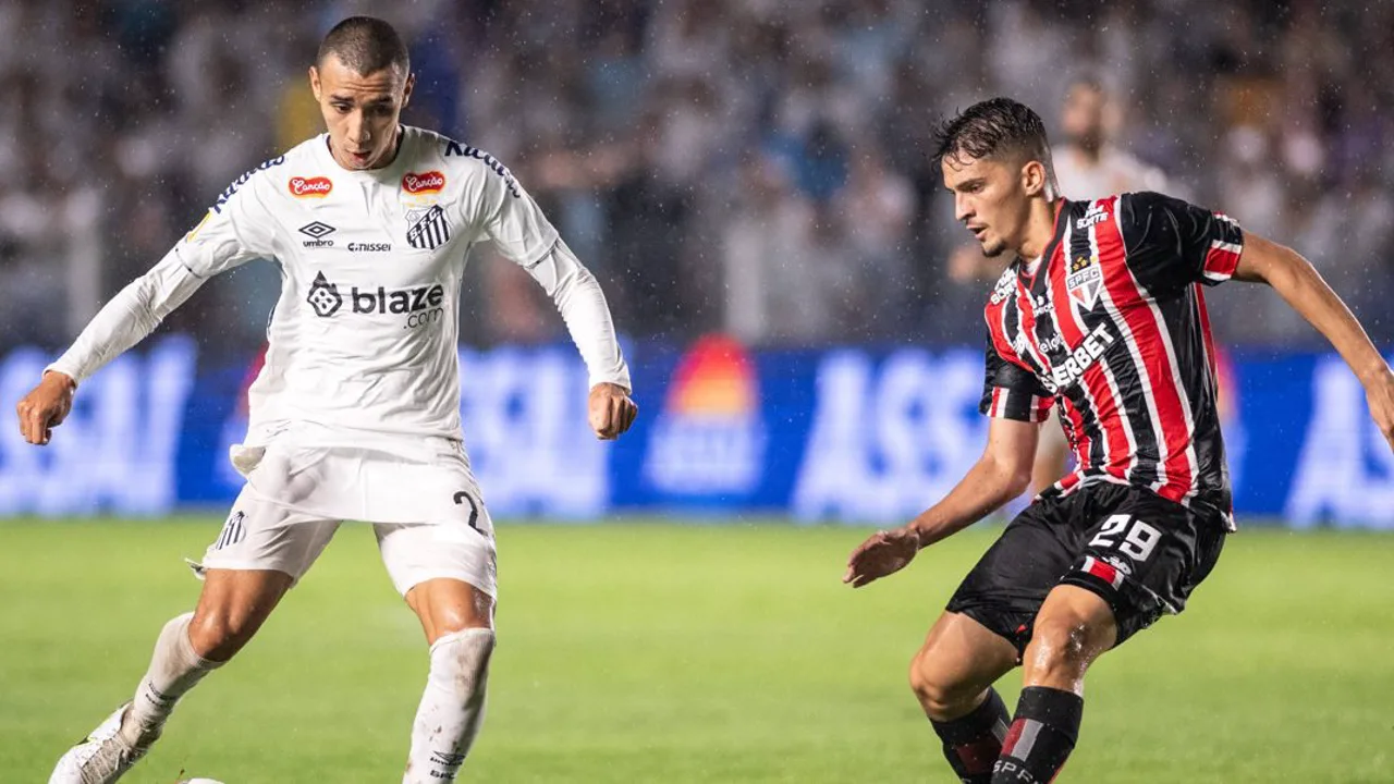 Gonzalo Escobar, zagueiro do Santos, em ação defensiva pelo Brasileirão Série A 2026