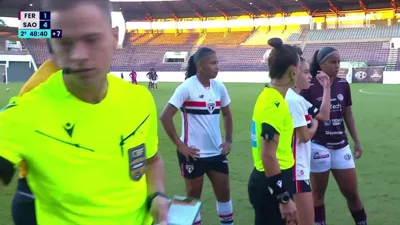 Maqueiro ofende Sarah Aysha e protocolo antirracismo entra em campo
