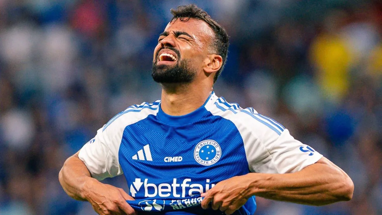 Fabrício Bruno, zagueiro do Cruzeiro, camisa 15, em ação pelo Brasileirão Série A 2026