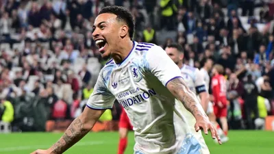 Aston Villa goleia Freiburg e coloca a Inglaterra a dois passos da história