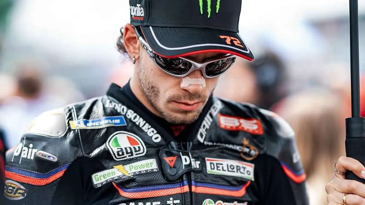 Marco Bezzecchi pilotando a Aprilia RS-GP com logotipo Monster Energy em Mugello, MotoGP 2026