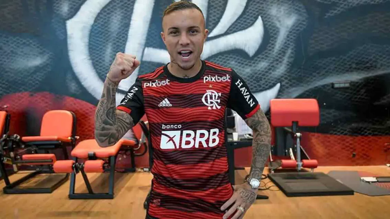 Everton Cebolinha comemorando gol com a camisa do Flamengo no Barradão em 2026