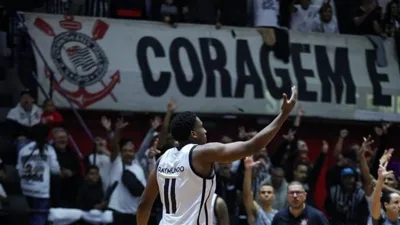 Kauan Raymundo anota 19 pontos e Corinthians vira a semifinal do NBB