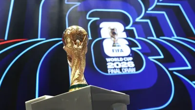200 mil figurinhas falsas da Copa apreendidas dentro de um ônibus no Rio
