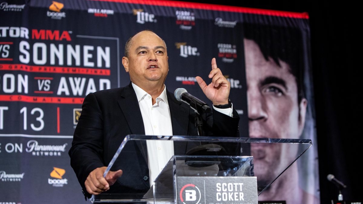 O cartel de Scott Coker como promotor de MMA Scott Coker anuncia nova liga de MM