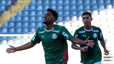 A lateral do Palmeiras sangra e a diretoria olha para outro lado