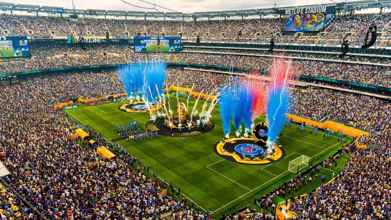Vista aérea do MetLife Stadium em East Rutherford com torcedores na arquibancada durante jogo da Copa do Mundo 2026