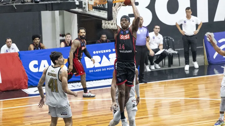 Quadra do Oscar Zelaya Gymnasium durante partida do NBB entre Botafogo e Franca em dezembro de 2024