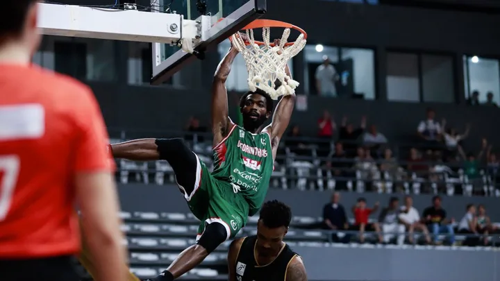 Quadra do São Januário Gymnasium durante partida do NBB entre Vasco e União Corinthians em novembro de 2024