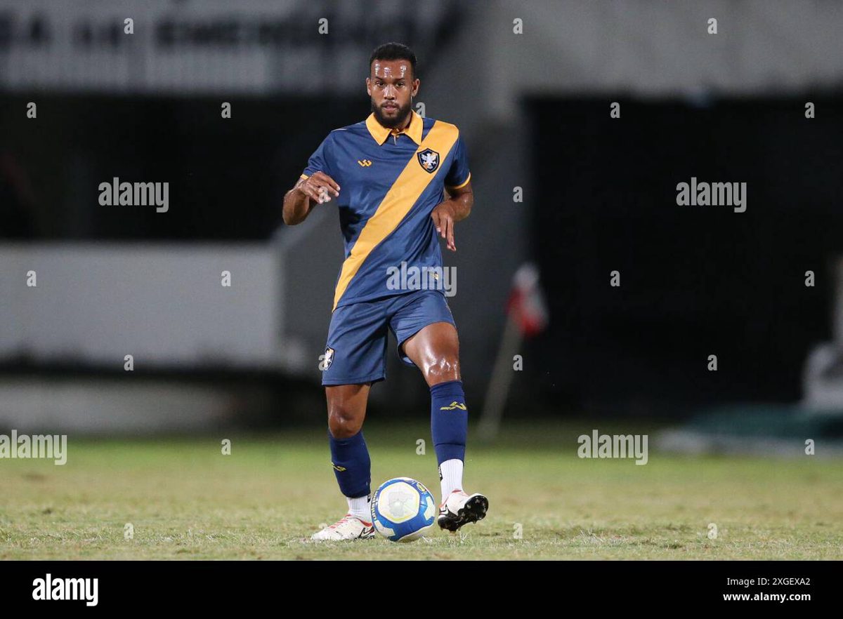 O time mandante entrou pensando em Denilson decide no caos dos cartões e Mi