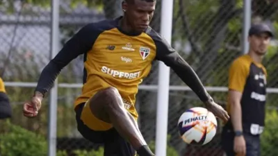 Um mês fora sem explicação e Arboleda perde a vaga no São Paulo