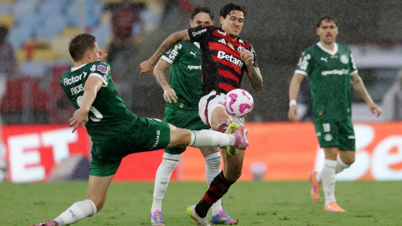 Jogadores do Palmeiras comemoram gol contra o Flamengo no Maracanã pelo Brasileirão 2026