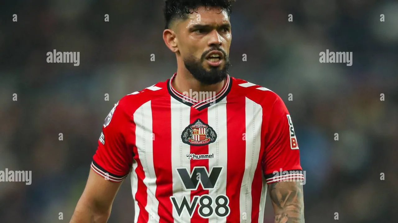 Omar Alderete, zagueiro paraguaio do Sunderland, em ação defensiva na Premier League 2025/2026