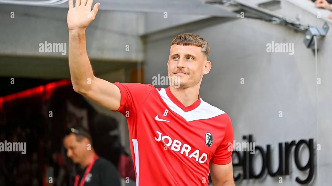 Maximilian Eggestein, meia do SC Freiburg com a camisa 8, em ação pela Bundesliga 2025/2026
