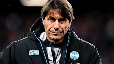 Conte admite que não uniu o elenco e deixa o Napoli um ano antes do fim do contrato