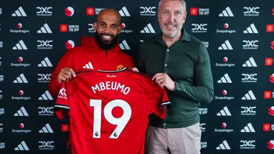 Mbeumo ou Gakpo: quem nasce no momento em que a Premier League decide